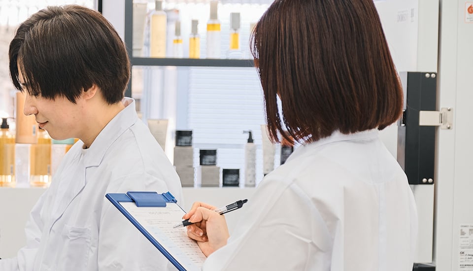 山田製薬の研究員